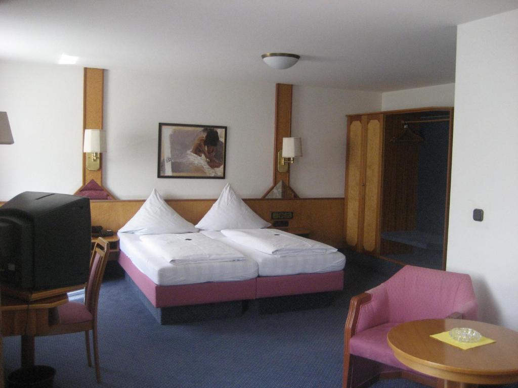 Hotel-Gasthof Maisberger Neufahrn bei Freising Room photo